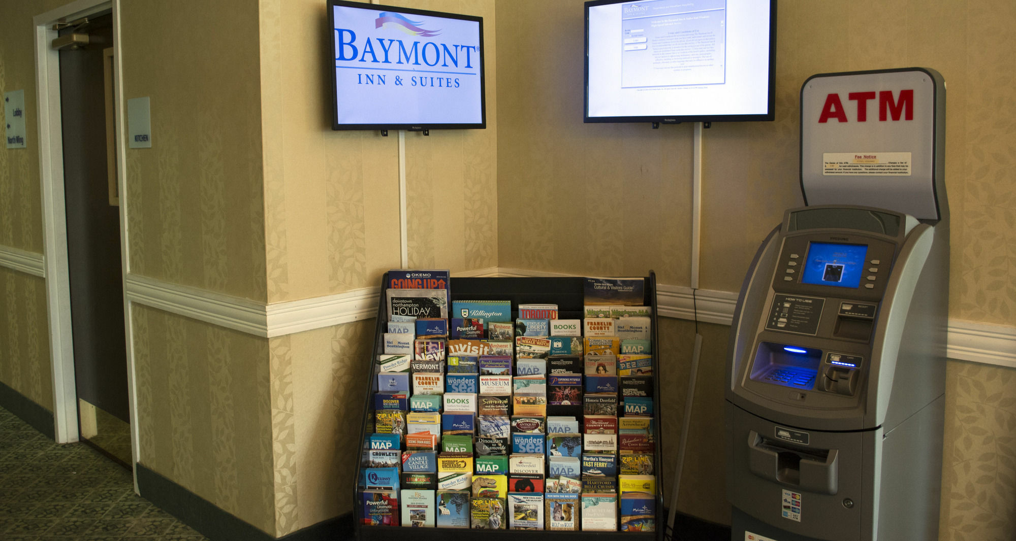 Hotel Baymont By Wyndham East Windsor Bradley Airport Esterno foto