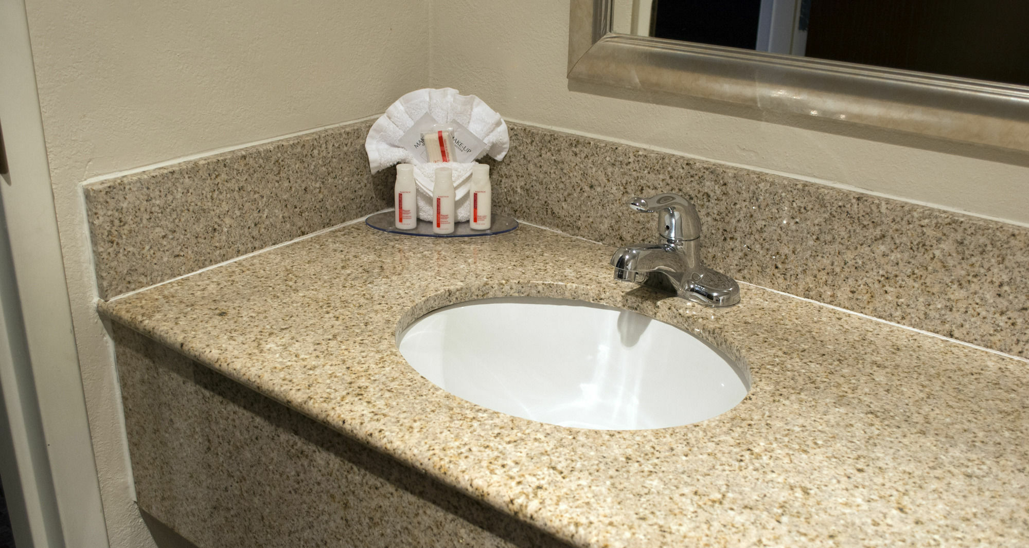 Hotel Baymont By Wyndham East Windsor Bradley Airport Esterno foto