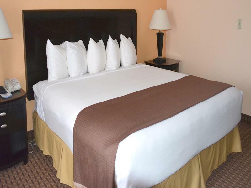Hotel Baymont By Wyndham East Windsor Bradley Airport Esterno foto