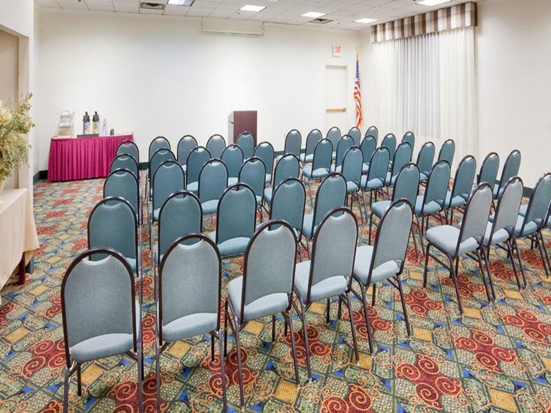 Hotel Baymont By Wyndham East Windsor Bradley Airport Esterno foto