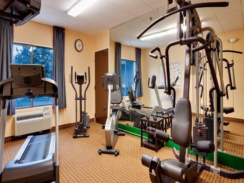 Hotel Baymont By Wyndham East Windsor Bradley Airport Esterno foto